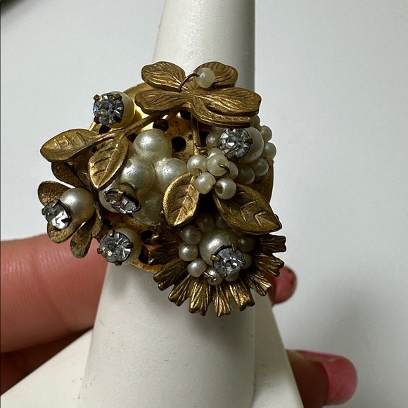 Vintage Gold-Tone Pearl & Crystal Floral Statement Ring size 7 - Picture 2 of 6